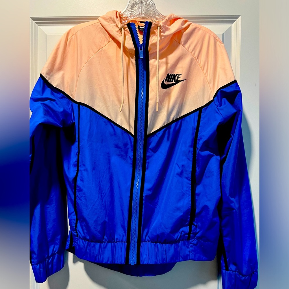 Nike Woman’s Windbreaker
